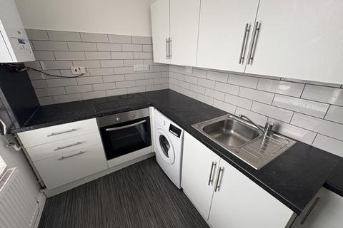 3 bedroom flat to rent, St. Helens Crescent, Swansea, SA1