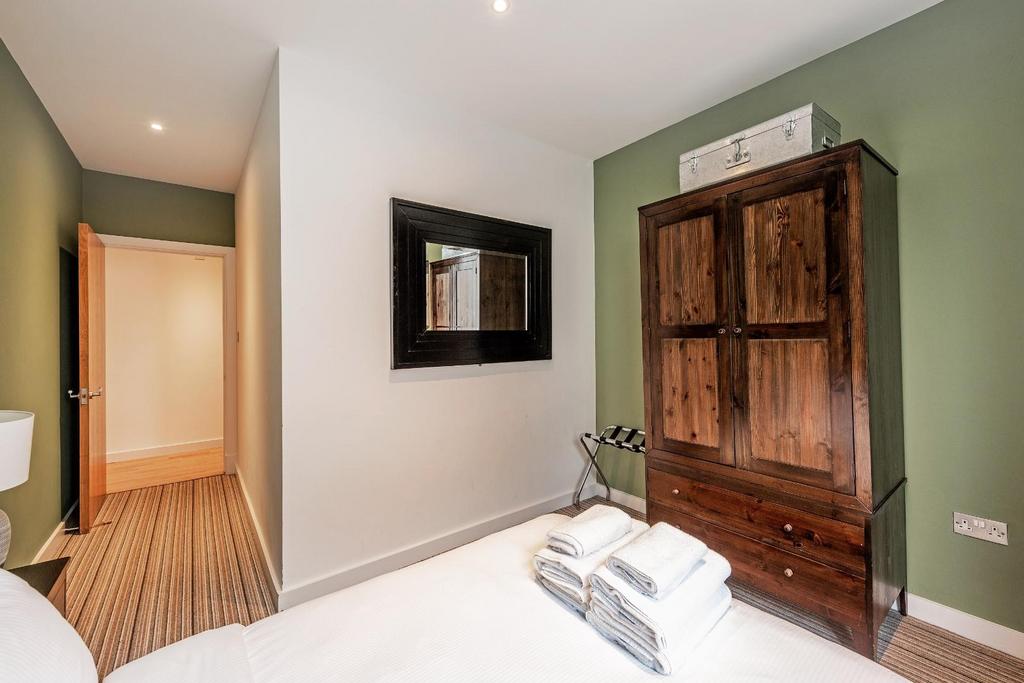 25927 hunters flat 2 11 hoxton square 4.jpg
