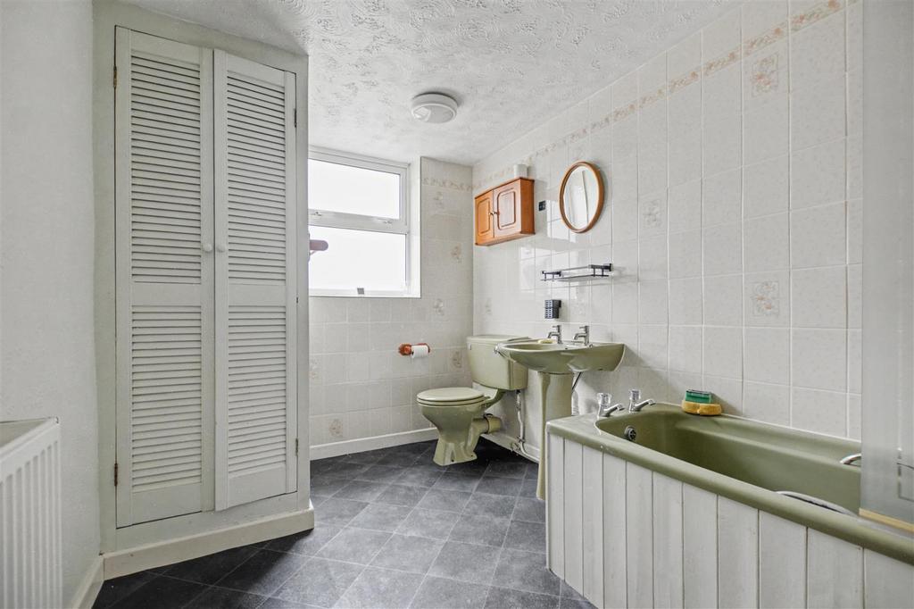 Bathroom.jpeg