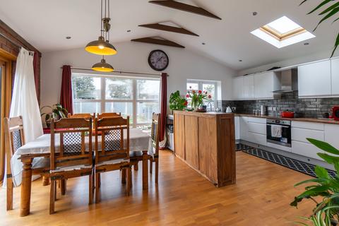4 bedroom semi-detached house for sale, High Leys Drive, Oadby, LE2