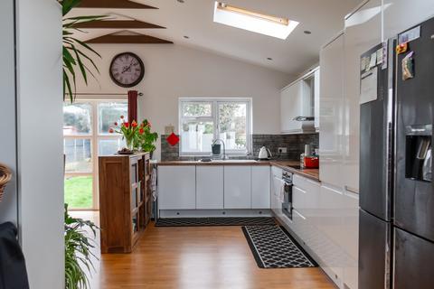 4 bedroom semi-detached house for sale, High Leys Drive, Oadby, LE2