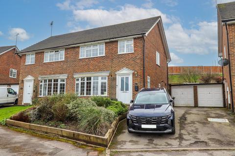 3 bedroom semi-detached house for sale, Kingsdale Close, Battle, TN33