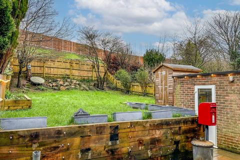 3 bedroom semi-detached house for sale, Kingsdale Close, Battle, TN33