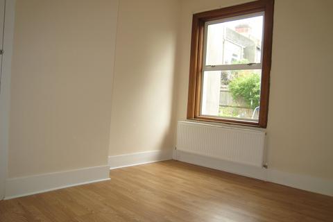 3 bedroom terraced house to rent, Dewe Road, Brighton BN2