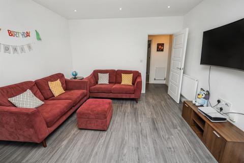 3 bedroom maisonette for sale, Charmille Avenue, London
