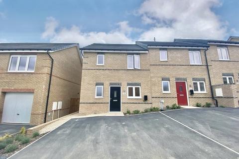 undefined, Lapwing Close, HUDDERSFIELD