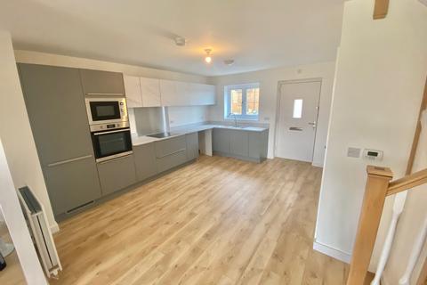 undefined, Lapwing Close, HUDDERSFIELD