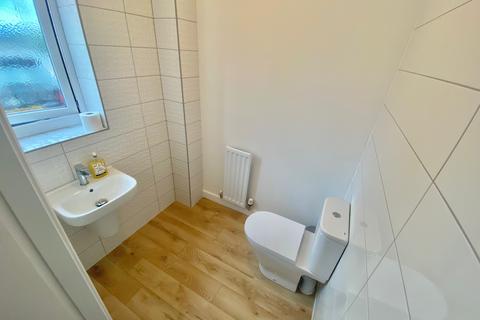 undefined, Lapwing Close, HUDDERSFIELD