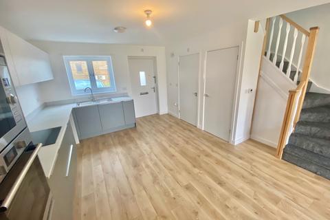 undefined, Lapwing Close, HUDDERSFIELD