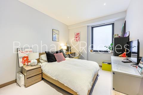 3 bedroom apartment to rent, Drapers Yard, Ram Quarter SW18