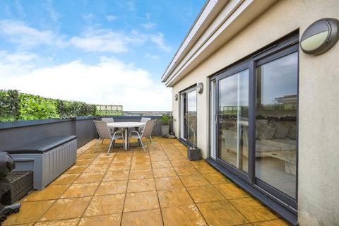 3 bedroom penthouse for sale, Groombridge Avenue, Eastbourne