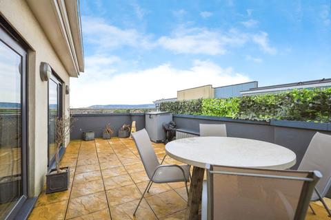 3 bedroom penthouse for sale, Groombridge Avenue, Eastbourne