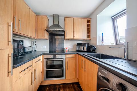 2 bedroom flat for sale, Woodridge Close, Enfield