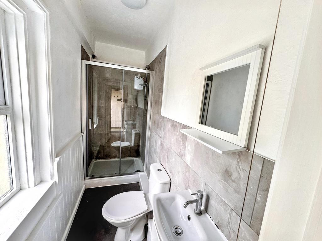 Front Studio Shower  1  T202602191606.jpg