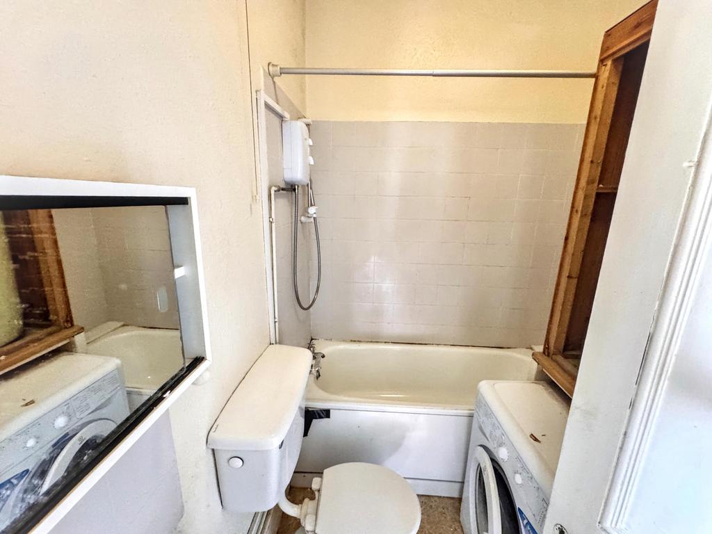 Shared Bathroom T202602191605.jpg