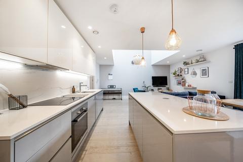 2 bedroom flat to rent, Waylett Place, London, SE27