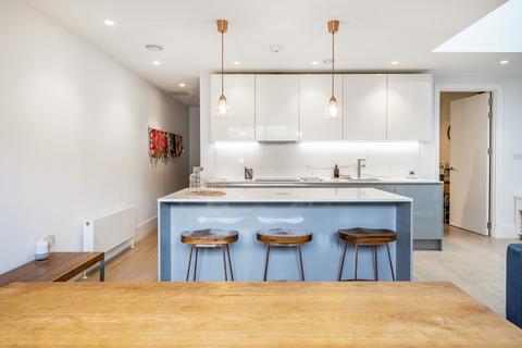 2 bedroom flat to rent, Waylett Place, London, SE27