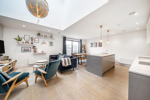 2 bedroom flat to rent, Waylett Place, London, SE27