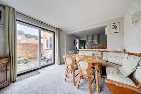 undefined, Pampas Close,  Carterton,  OX18