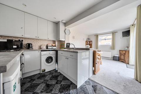undefined, Pampas Close,  Carterton,  OX18