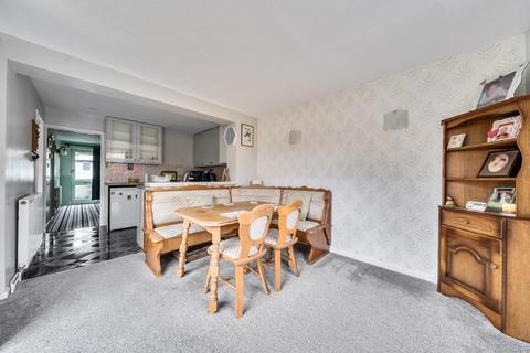undefined, Pampas Close,  Carterton,  OX18