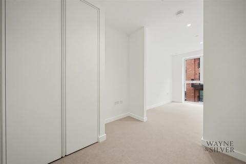 2 bedroom apartment to rent, Parkview Avenue, Brent Cross, NW2