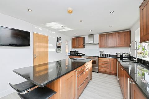 4 bedroom detached house for sale, Holbeck Lane, Cheshunt, Waltham Cross