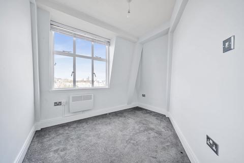 3 bedroom flat to rent, Wellesley Road, London, W4