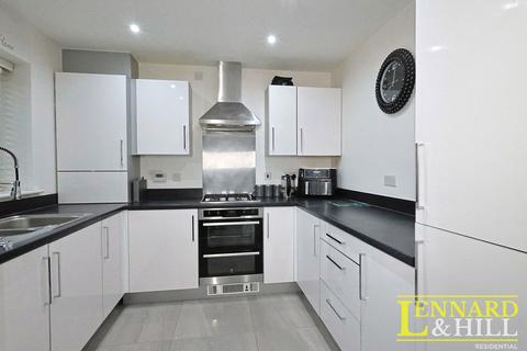 3 bedroom semi-detached house for sale, College Way, Grays RM16