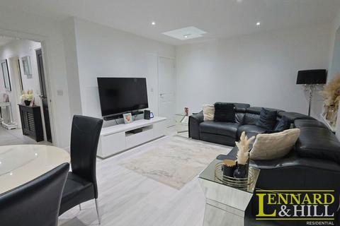3 bedroom semi-detached house for sale, College Way, Grays RM16