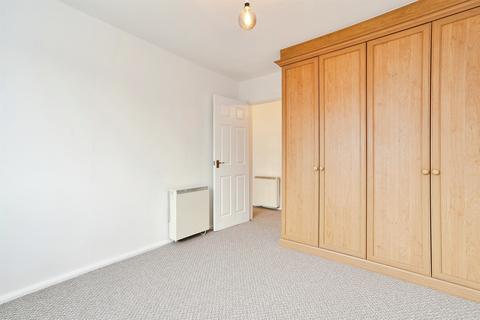 2 bedroom flat for sale, Lidgett Park Court, Leeds
