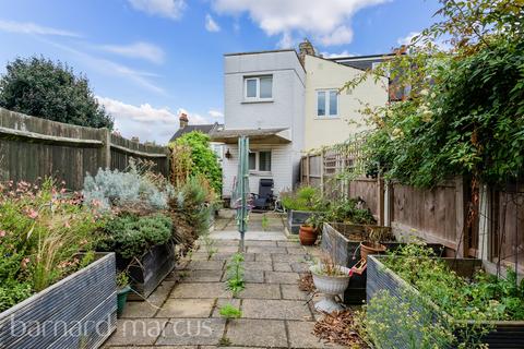 3 bedroom end of terrace house for sale, Brathway Road, London