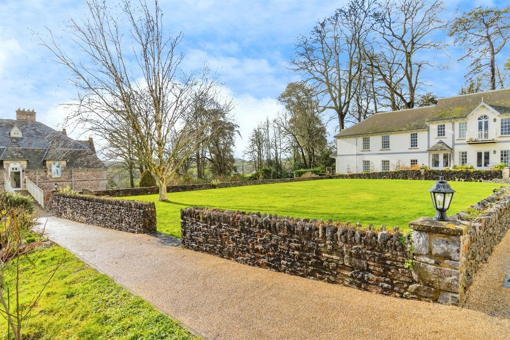 House exterior, garden