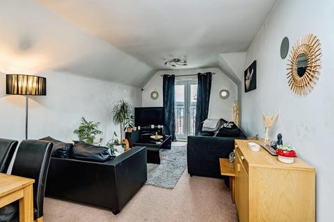 2 bedroom flat for sale, Eaton Avenue, Slough
