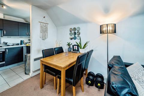 2 bedroom flat for sale, Eaton Avenue, Slough