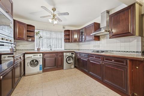 undefined, Mount Drive, Park Street, St. Albans