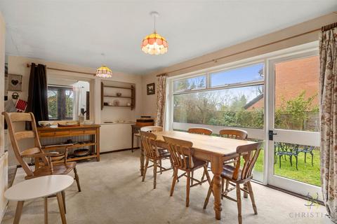 undefined, Evesham WR11