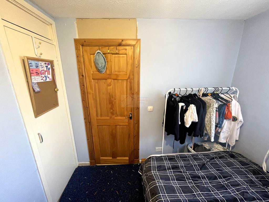 Bedroom 4b.JPG