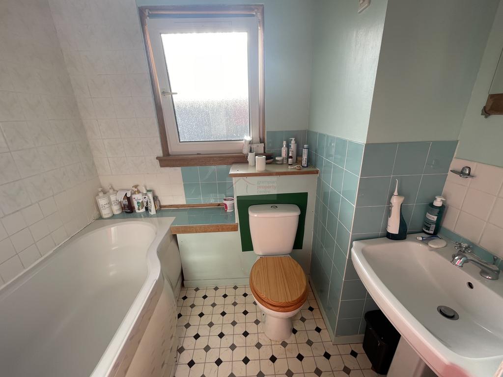 Bathroom.JPG