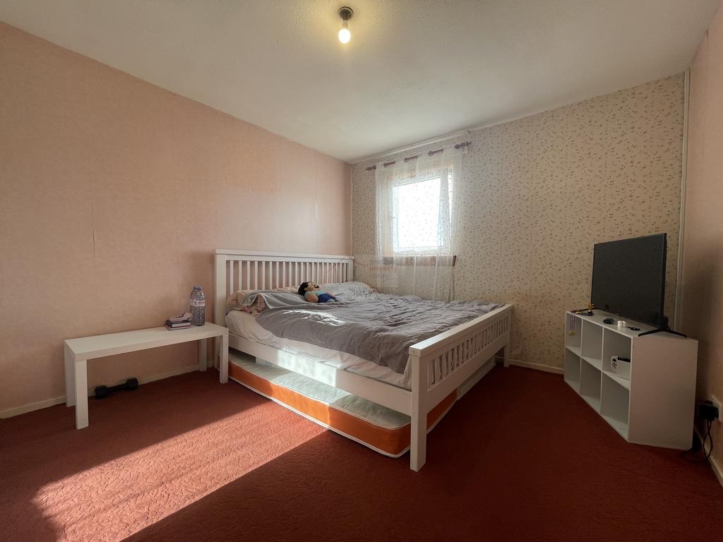 Bedroom 1a.JPG