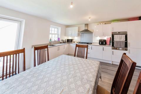 4 bedroom detached house for sale, Pakenham Road, WATERLOOVILLE