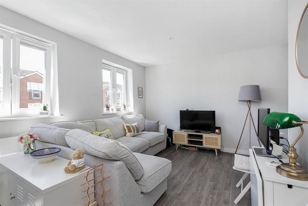 D D - Flat 6 Vivienne House - 8.jpg
