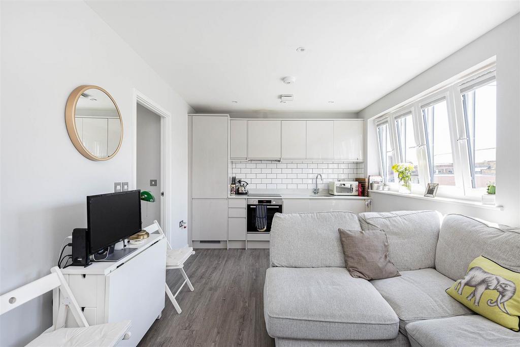 D D - Flat 6 Vivienne House - 5.jpg