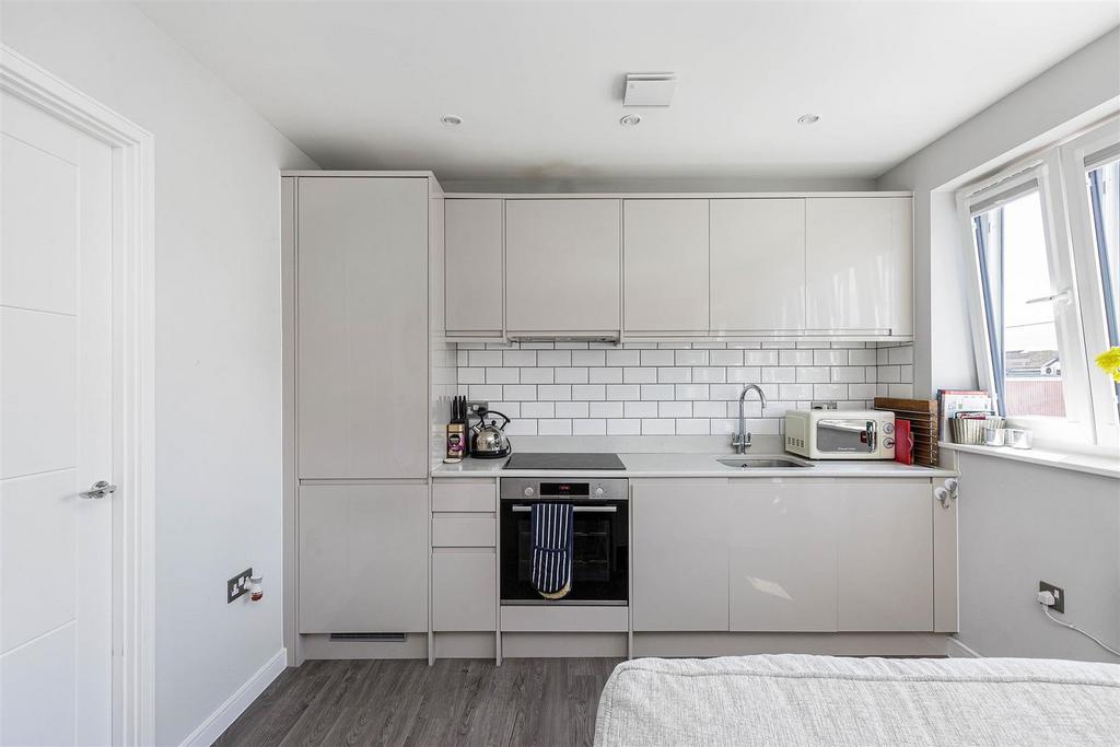 D D - Flat 6 Vivienne House - 9.jpg
