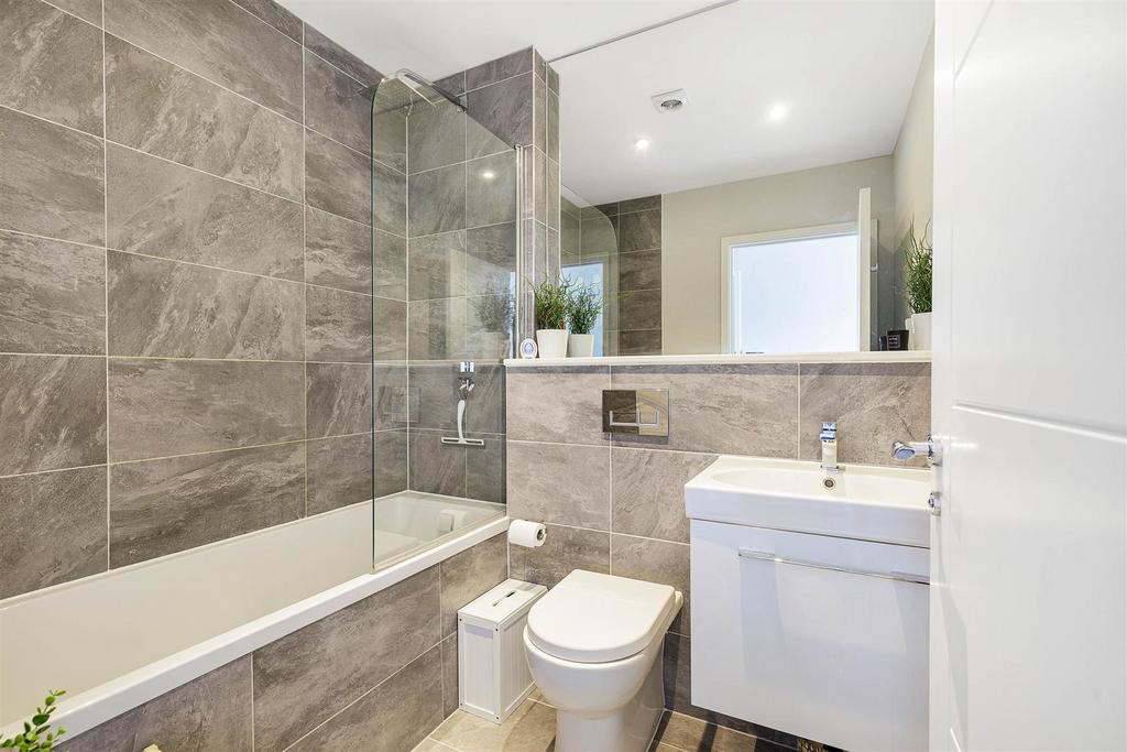 D D - Flat 6 Vivienne House - 1.jpg