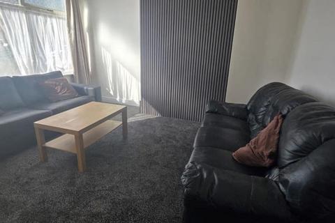 3 bedroom house to rent, Mayville Road, Hyde Park, Leeds LS6 1NF