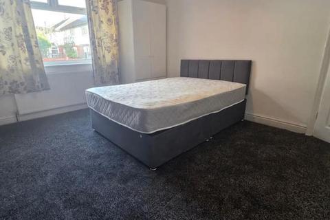 3 bedroom house to rent, Mayville Road, Hyde Park, Leeds LS6 1NF