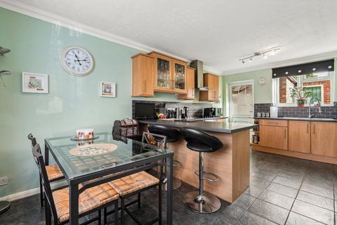 3 bedroom terraced house for sale, Highwood Avenue, High Wycombe HP12
