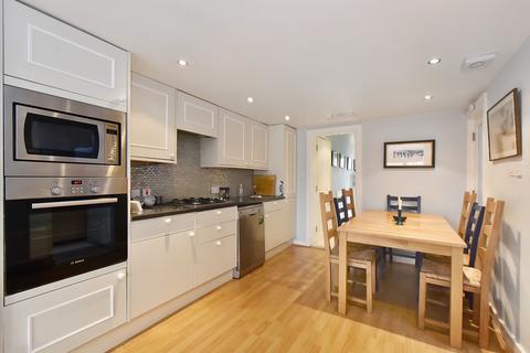 2 bedroom flat to rent, London W14