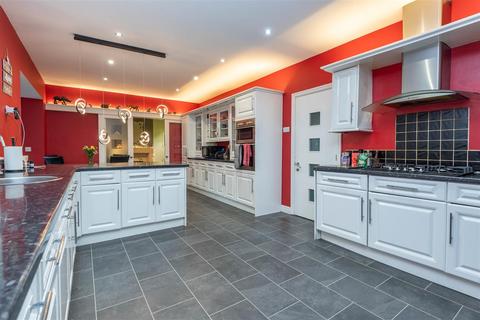 5 bedroom detached house for sale, Royal Avenue, Leyland